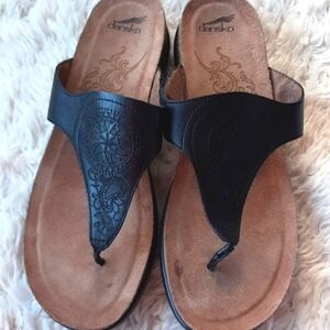 Dansko Priya Embossed Black Leather Thong Cork Sandal EU 39